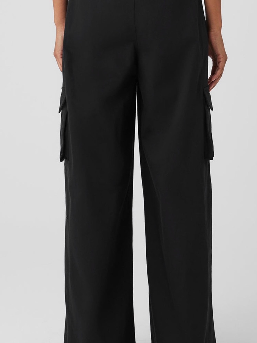 ALO Yoga Black Wide-Leg Cargo Pants - Picture 3 of 7
